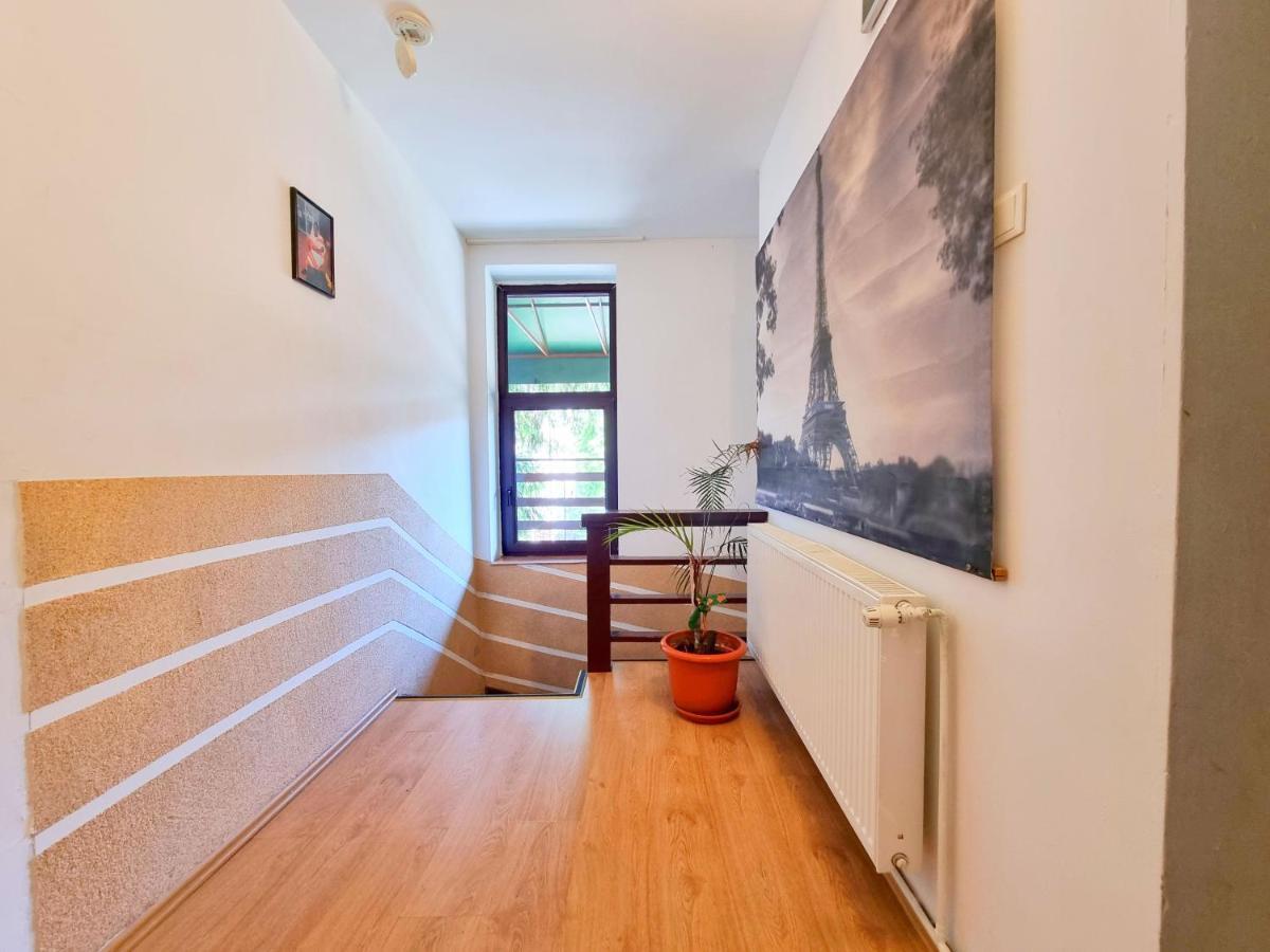 Casa Cu Brazi 3*